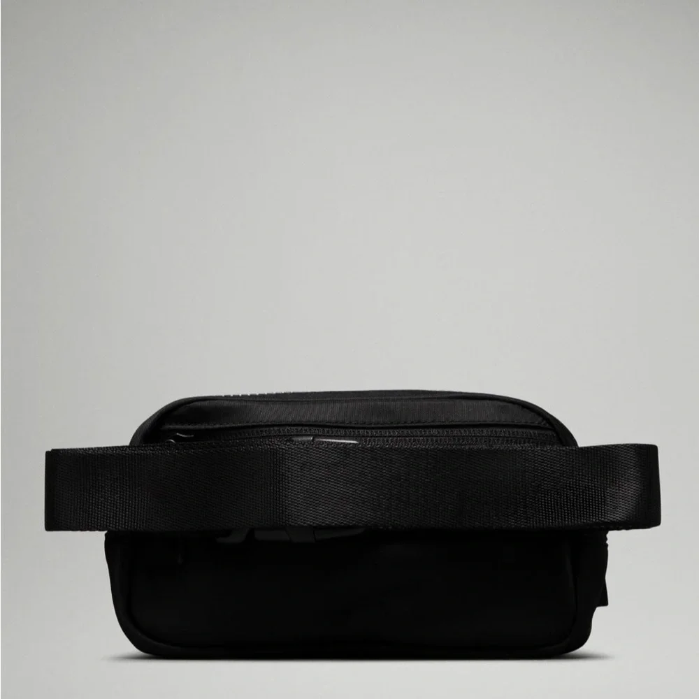 Lululemon Black Belt Bag NWT - Picture 3 of 9